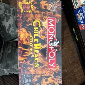 Monopoly Chile Heads Edition Board Game Family Game Night Fun! Factory Sealed